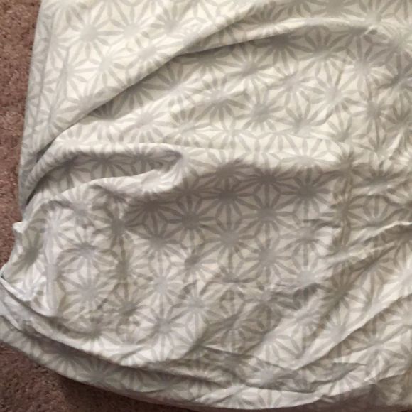 2 colored fitted full sheets- tan and snowflake- preowned - Picture 8 of 8